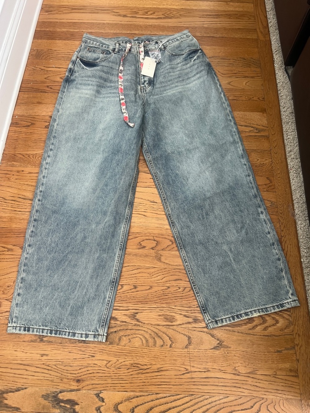 MNML mega baggy Men's Relaxed Washed Jeans size M